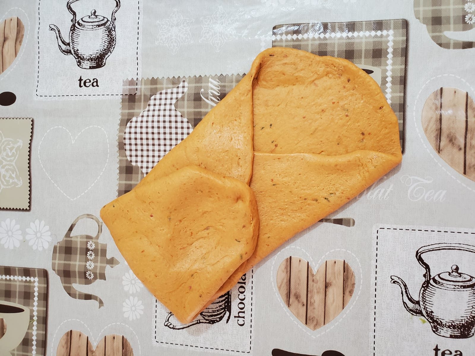 חלת קרנץ עגבניות חלת קרנץ עגבניות