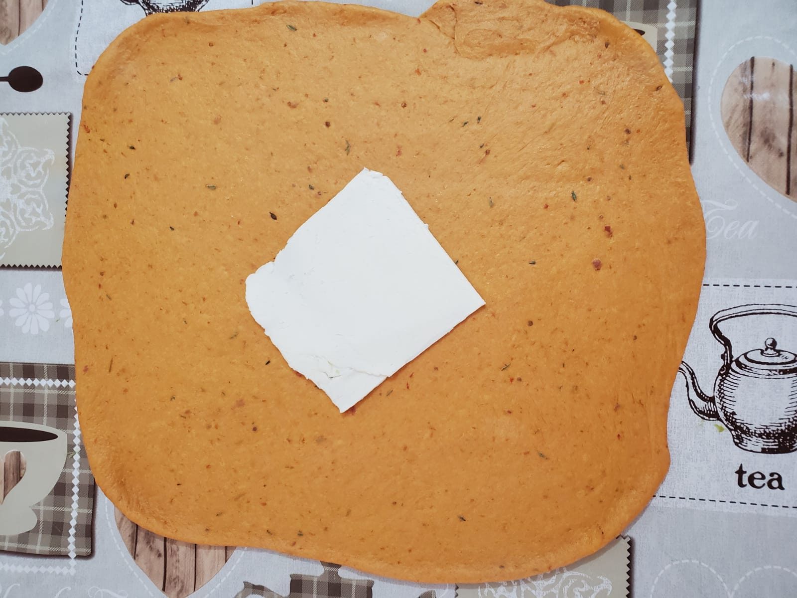 חלת קרנץ עגבניות חלת קרנץ עגבניות