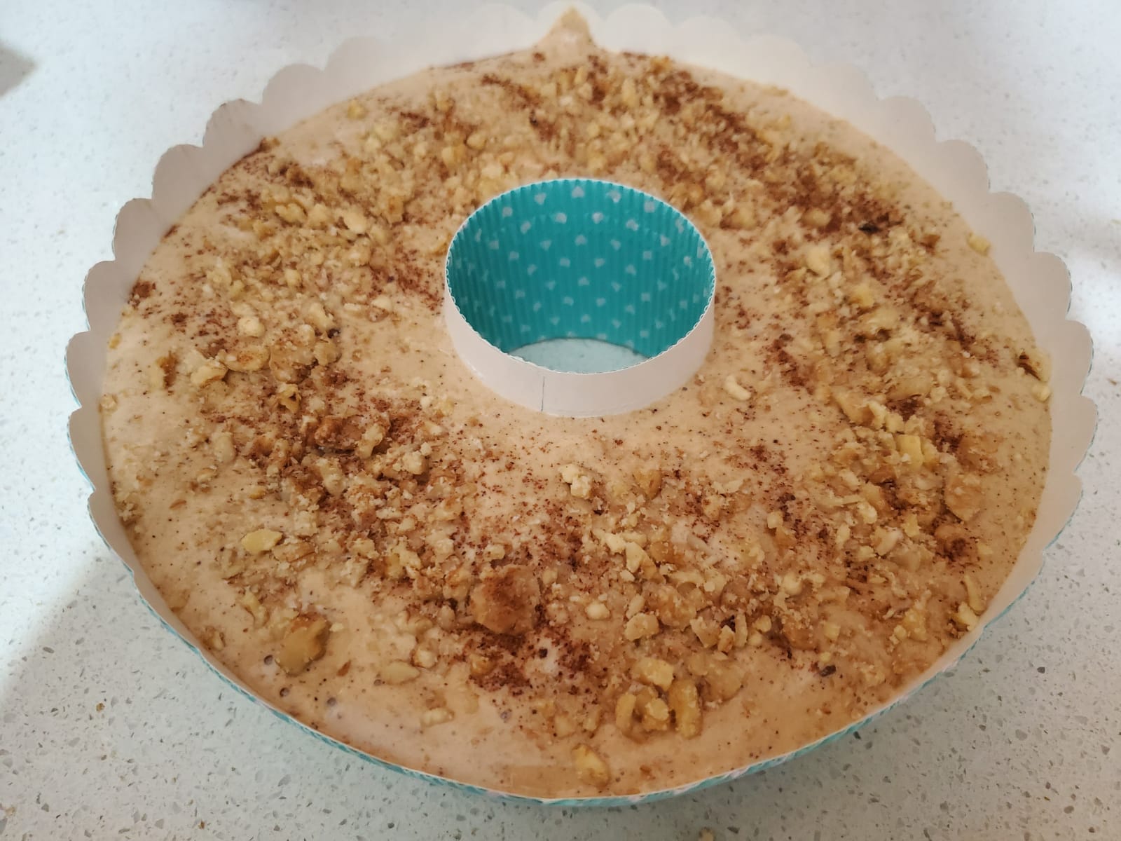 עוגה לפני אפייה עוגת דבש
